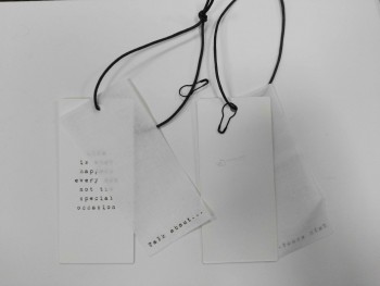 黒ワックスストリングハングタグ付き卸売りカスタム高品質ホワイトカード印刷