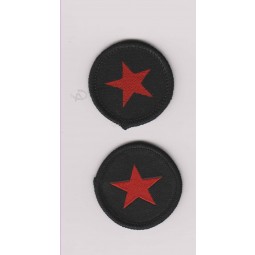Großhandel angepasst hoch-Ende schwarzer Hintergrund roter Stern Kleidungsschule geweBt ABzeichen