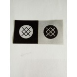 卸売カスタマイズ高-エンドタフタの質の鉄の裏地ダマスク織りラベル