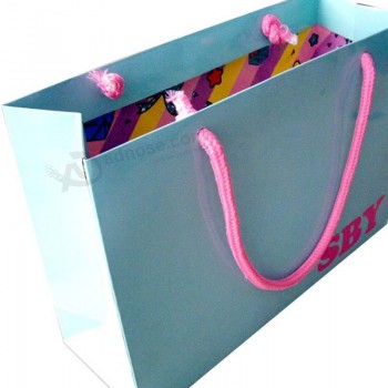 Sacchetto del regalo di carta shopping a colori personalizzato a buon mercato