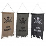 Хэллоуин висит флаг пирата для украшения Хэллоуина и вечеринки