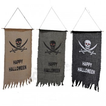 ハロウィーン、ハロウィーンの装飾とパーティーイベントのために海賊の旗をぶら下げてい