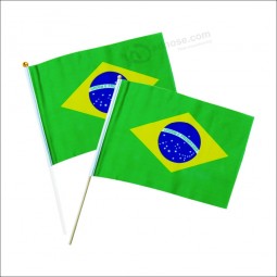 Venda quente profissional poliéster impressão personalizada brasil mão bandeira de ondulação