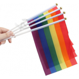 Bandera de mano al por mayor mini arco iris personalizado para los deportes