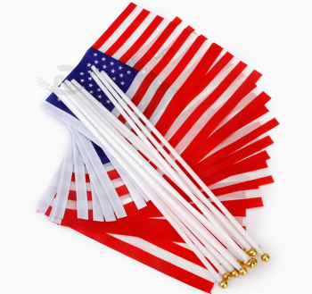 Bandera americana de la mano del tamaño samll con el polo plástico