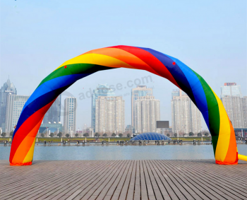 Colorido arco inflable del arco iris para actividades al aire libre