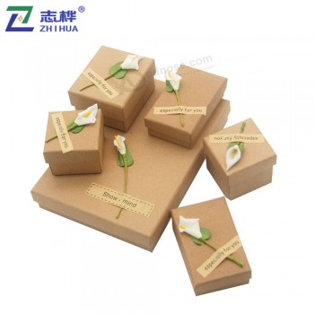 Zhihuaブランドの卸売価格の表面は、ユリの装飾的なカスタム安い紙ジュエリーボックスを持っています