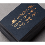 Cartão de nome da folha de ouro da tipografia do papel preto
