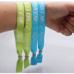 Eenmalige polsband voor geweven armband met muziekconcert voor evenement