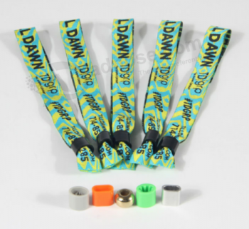 Bracciale in poliestere intrecciato con clip in plastica per eventi, bracciale da evento in vendita calda