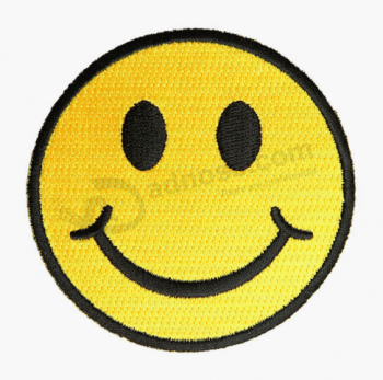 Broderie professionnelle emoji patch broderie personnalisée sur le patch