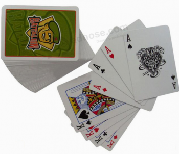Custom scan jogando cartas com o logotipo da empresa