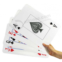 Cartas de pôquer com índice jumbo, baixo-índice de visão jogando cartas