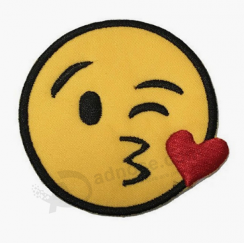 Bordado emoji parche logotipo personalizado bordado insignias de ropa