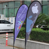 Promotie reclame vliegende strandvlag met standaard