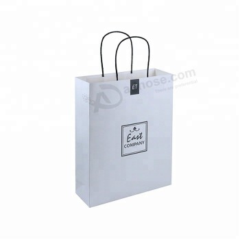 Precio barato al por mayor de lujo famosa marca de regalo personalizado impreso kraft blanco bolsa de papel comercial con su propio logotipo