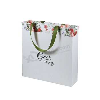 Nuovo elegante design di grandi dimensioni fiore nastro maniglia bianca sacchetto di carta da imballaggio per negozio di abbigliamento