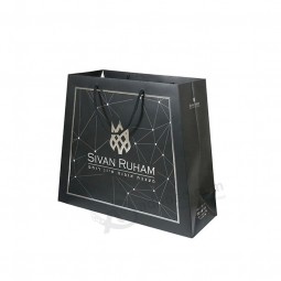 Precio barato de lujo negro papel kraft cordón compras bolsas de embalaje con impresión personalizada logotipos propios