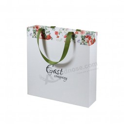 Logo personnalisé à faible coût art papier couché impression emballage cadeau emballage shopping porte sac en papier anniversaire