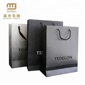 Sacchetto di regalo di carta al dettaglio stampato personalizzato nero opaco lusso di alta qualità di fabbrica per lo shopping