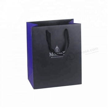 Logotipo personalizado de lujo mate negro joyería compras llevar empaquetado pequeña bolsa de papel de regalo con mango de grosgrain