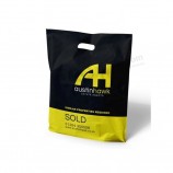 O preto elegante do design personaliza os sacos de plástico de varejo de compra do logotipo que empacotam para o fato