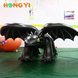 Dragón inflable negro negocio de promoción gigante animal volando dragón de dibujos animados