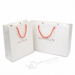 Hoge kwaliteit gecoat papier handvat op maat gemaakte ontwerp witte geschenk gedrukt papieren boodschappentas