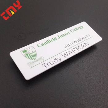 Insignia de pin de plástico, logotipo personalizado de pvc insignia de pin de plástico para la venta
