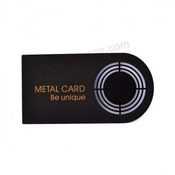 нестандартная лазерная резка чёрных металлических визиток