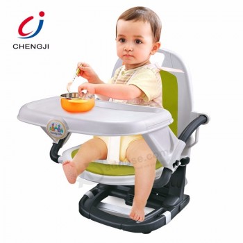 プラスチック製の幼児の携帯用の食事を食べること赤ちゃんの高い椅子