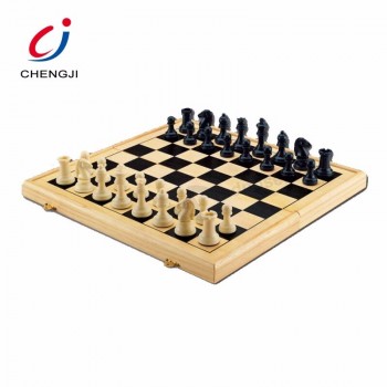 Educatieve internationale game-reis gepersonaliseerde klassieke schaaksets