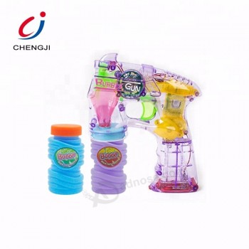 Venta al por mayor divertido pistola de burbujas tirador al aire libre burbuja de juguete de jabón para los niños