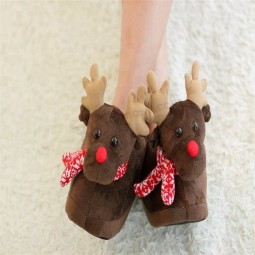 温暖的毛绒鞋驯鹿玩具圣诞拖鞋为孩子们