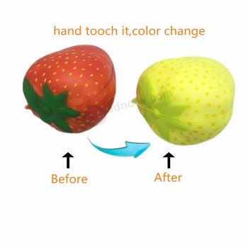 Mágica temperatura fruta morango lenta subindo squeeze pu brinquedo