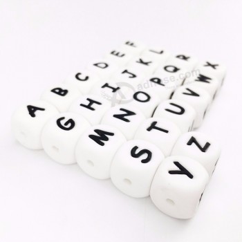 Würfel-Alphabet-Buchstabeperlen des Silikonbaby-Zahnens dekoratives quadratisches