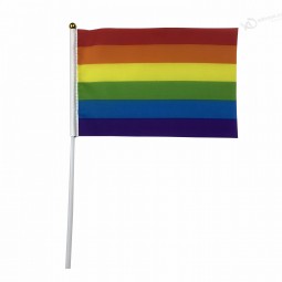 orgoglio gay della bandiera della mano dell'arcobaleno del poliestere della fabbrica