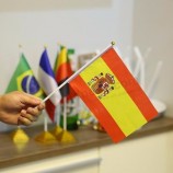 塑料旗杆西班牙人手挥舞着国旗
