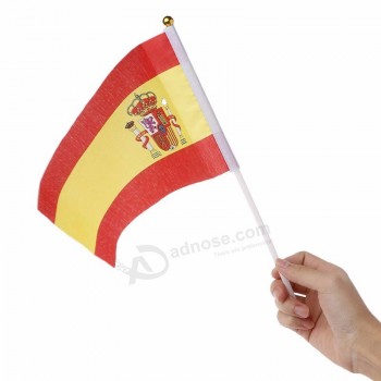 Ondas de mano de bandera de país español con poste de plástico