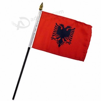 Fábrica al por mayor personalizado mejor 100d poliéster albanés mango bandera con águila