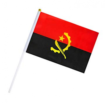 mini mão de angola, acenando uma bandeira com um poste de plástico