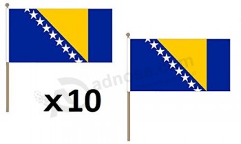 Vlag van Bosnië en Herzegovina 12 '' x 18 '' houten stok - Bosnische Herzegovijnse vlaggen 30 x 45 cm - banner 12x18 in met paal