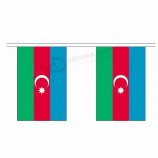 Decoración del día nacional colgando la bandera del empavesado de azerbaiyán