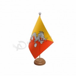 Venda quente mini bandeira da mesa da decoração do escritório de butão com pólo e base de metal