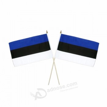 bandeiras de onda de mão de Estónia com poste de plástico