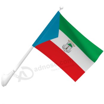 bandeira de malha de poliéster ao ar livre na parede da Guiné Equatorial