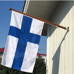 bandera de Finlandia montada en la pared de poliéster de punto al aire libre