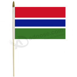 Bandeira de 14x21cm gambia à mão com poste de madeira