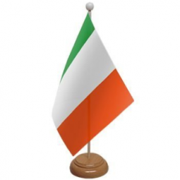 Hot selling Ireland table top flag with matel base