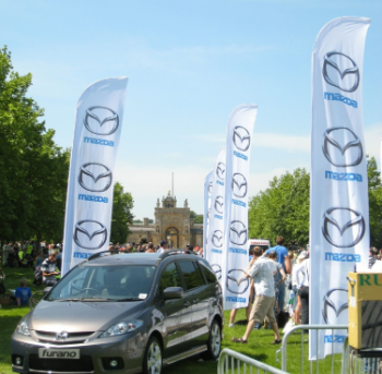 Mazda-Ausstellung-Swooperflagge im Freien Mazda-Fliegenflagge